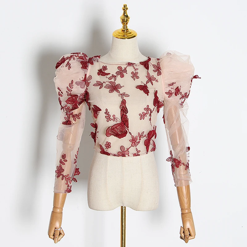 TWOTWINSTYLE Вышивка Бабочка сетчатые рубашки для женщин О-образный вырез с пышными рукавами Топ перспективная блузка женская модная одежда - Цвет: winered