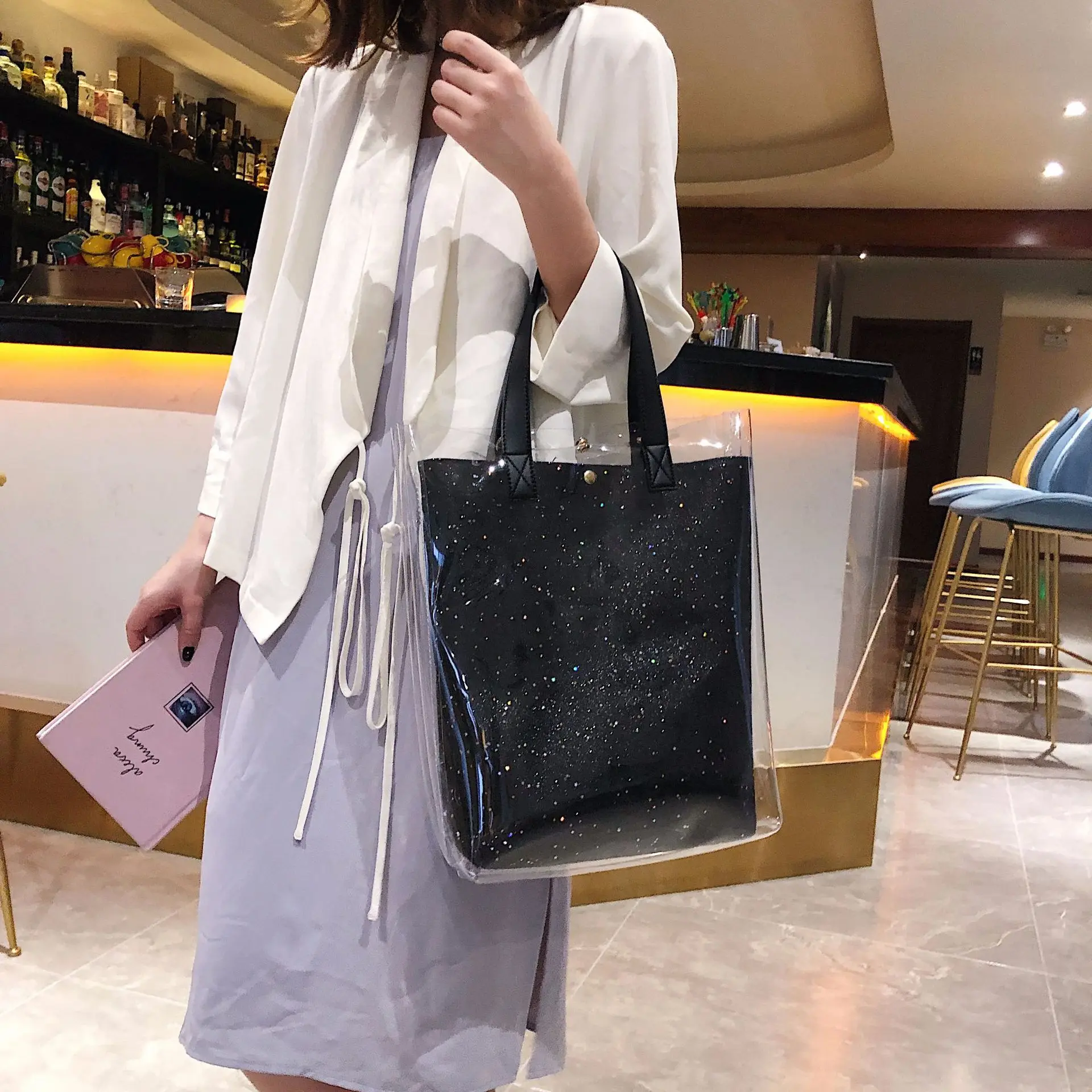 

Transparent Summer 2019 New Tidal Large Capacity Sequined Beach Handbag with One Shoulder Slant Jelly Bag