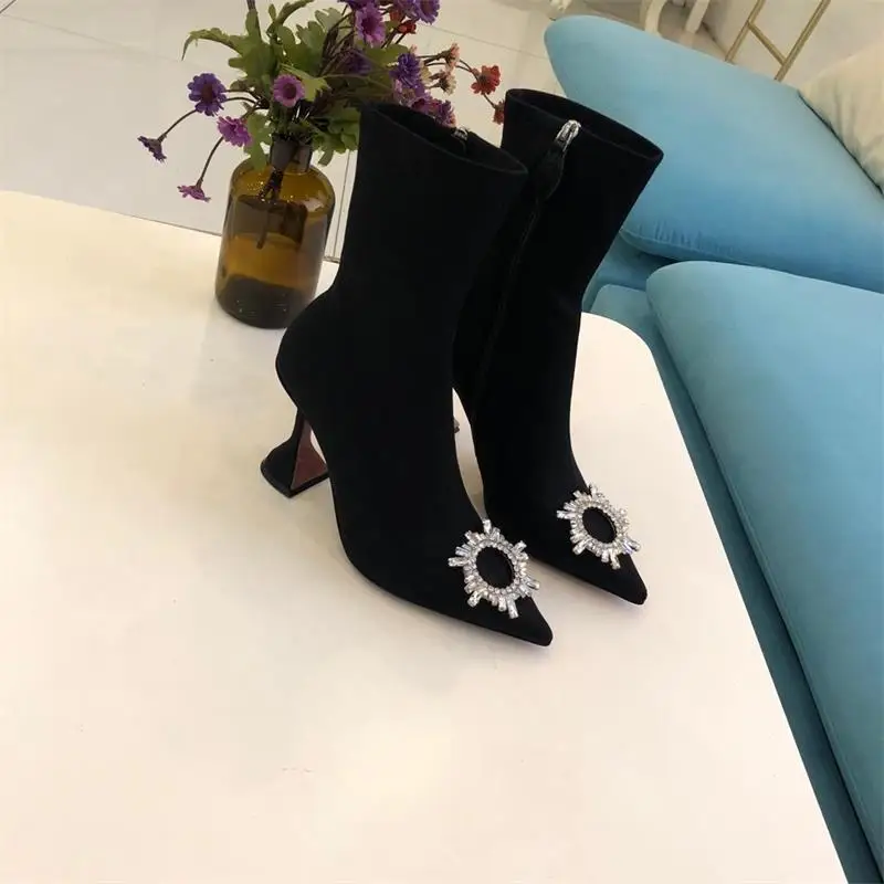 Scarpe donna/зимние женские ботильоны с острым носком; Цвет Черный; короткие женские туфли на высоком каблуке с цветочным узором и кристаллами; женская обувь; botas mujer