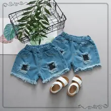Маленькие детские джинсы г., новые модные летние детские штаны в Корейском стиле для девочек маленькие шорты с дырками