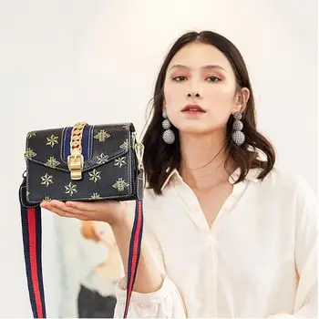 

2019 new single-shoulder package foreign trade fashion European beauty bag trend PVC old pattern slant slant small packageAAA92