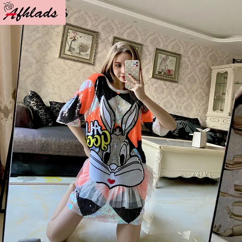 Свободная повседневная женская футболка Новинка лета 2020 стильная с вышивкой и