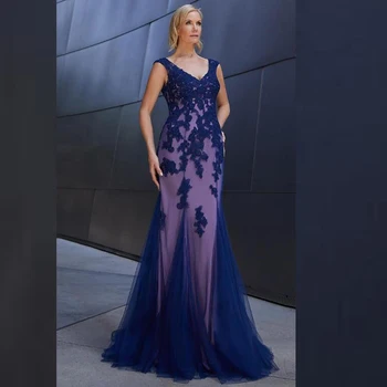 

Graceful Slim Purple Mermaid Lace Applique Plunge V Neckline Mother Dresses Sleeveless Mother of the Groom Gowns Back Out