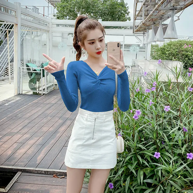 

2019 autumn new core yarn thick long-sleeved sweater female Korean version of the v-neck Slim female bottoming sweater