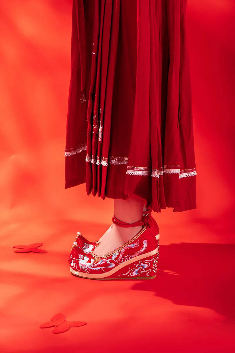 Chinese Embroidered Phoenix Flower Cloth Shoes Ancient Wedding