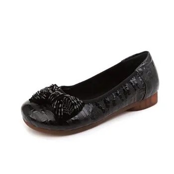 

Leather flat mom shoes Spring and autumn fashion large size womens shoes Fat feet wide fat elderly shoes Bow Ladies Shoes flats