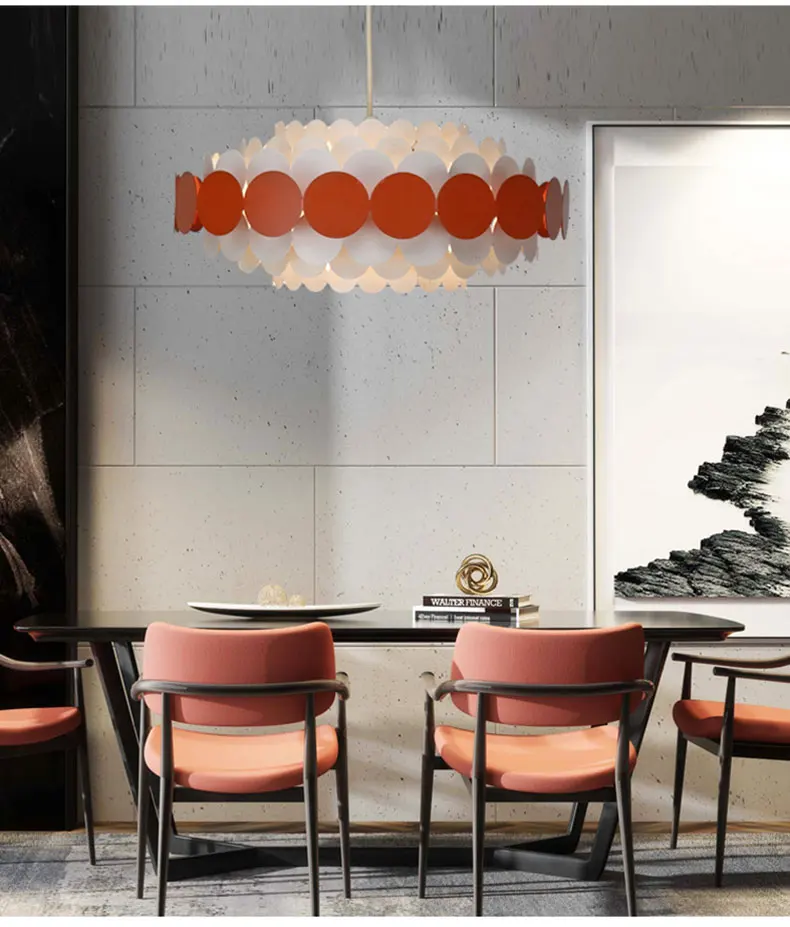 彩色圆片吊灯下_11