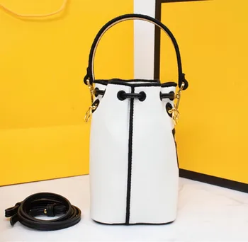 

New small bucket bag fashion 2 yuan comic style lady bag
