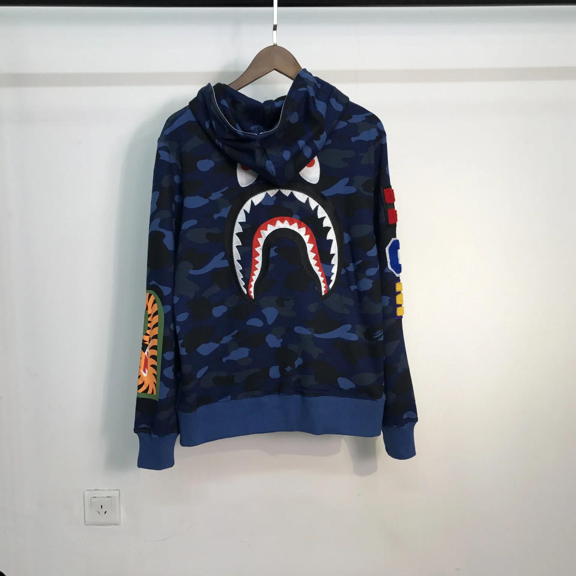 

18 Winter Fully Camouflage Five-Color into Men And Women Cool Fashion Zipper Hoodie Sleeves Lettered Towel Embroidery Hooded Car