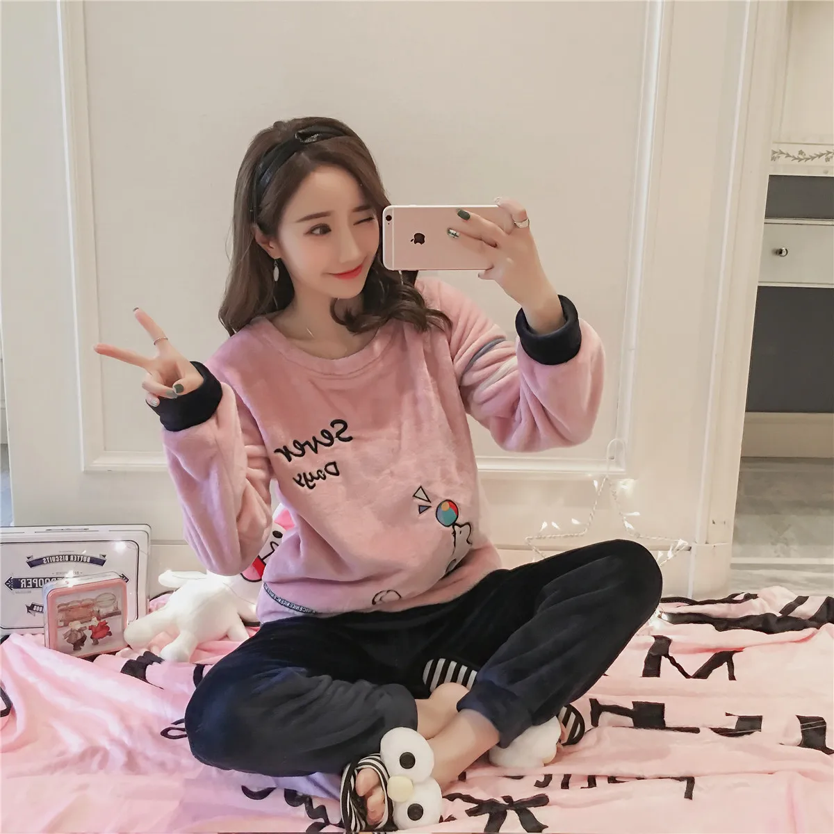 

Pajamas Female Winter Thick plus Velvet Autumn And Winter Korean-style Long Sleeve Cute Dolphin Flannel Homewear Set-Outer Wear