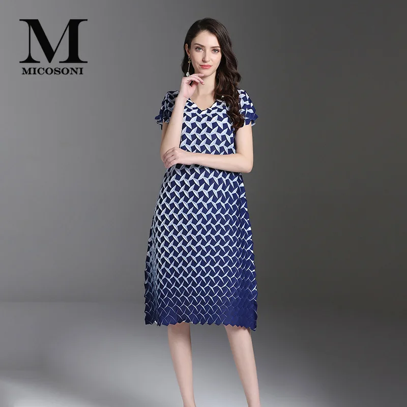 

Japanese Style High-end Quality Pleat Pleat 2019 Autumn New High Quality V-neck Temperament Dress Loose One Size Blue Green