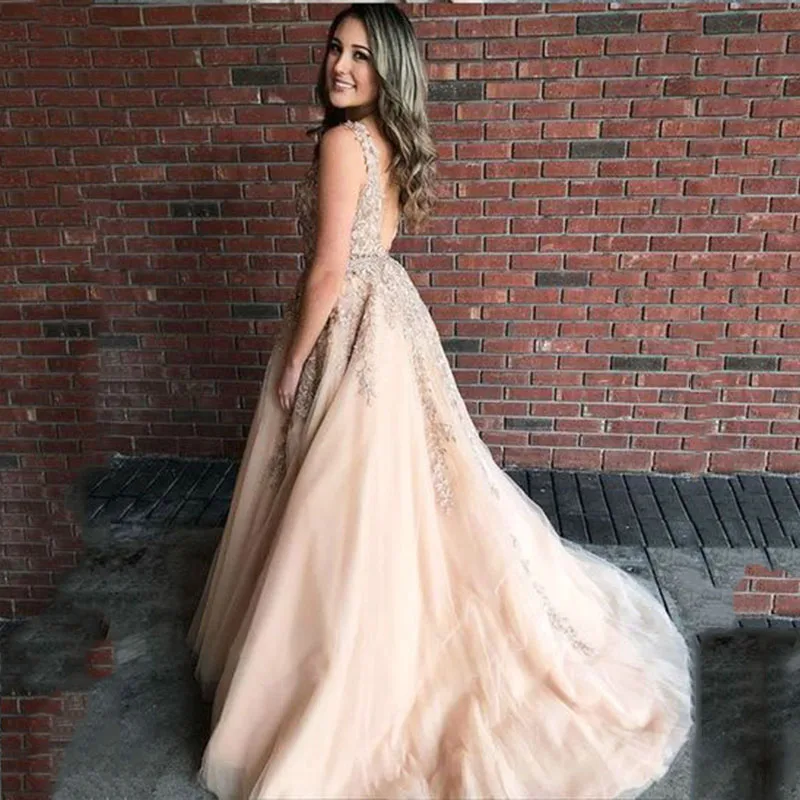 Luxury Long Prom Dresses With Lace Appliques Sexy V-Neck Floor Length Saudi Arabic Evening Dress Gown abiye gece elbisesi