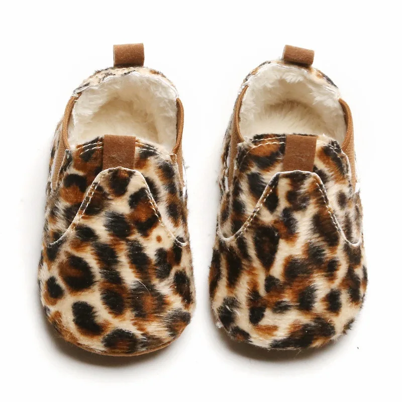 DOGEEK/зимняя детская обувь из искусственной кожи; мокасины для малышей; детская обувь с леопардовым принтом; нескользящая обувь для малышей; обувь для новорожденных мальчиков и девочек