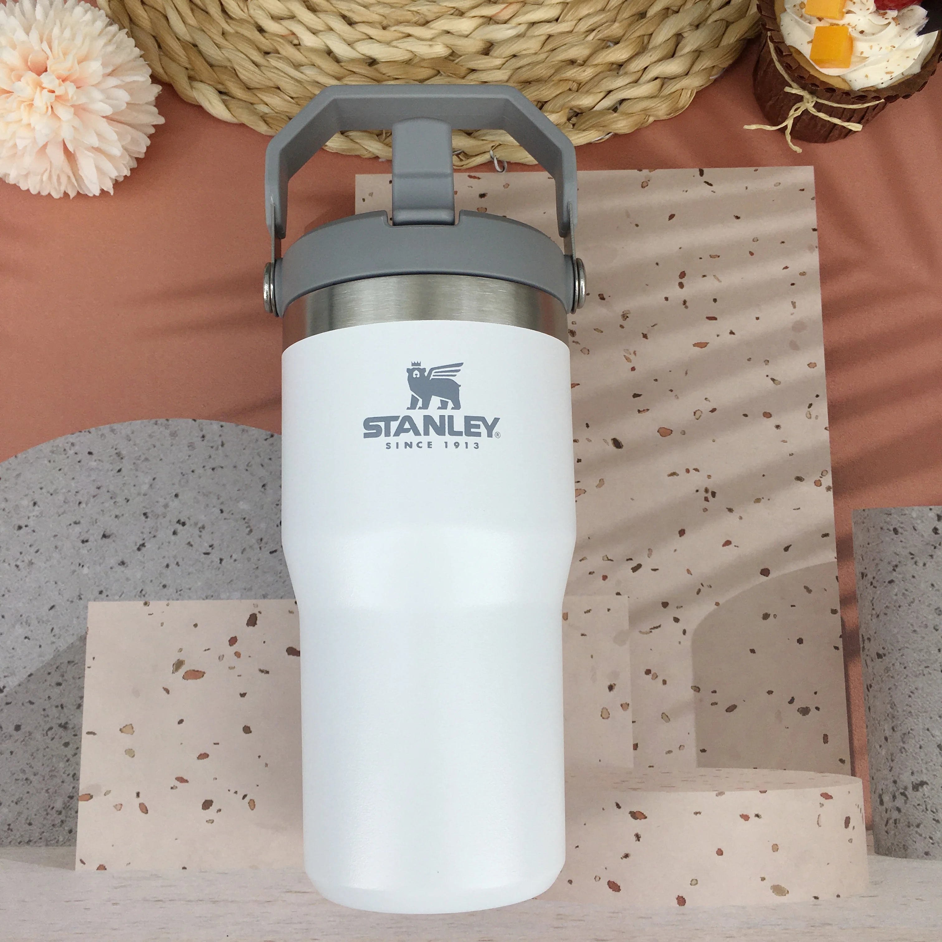 https://ae01.alicdn.com/kf/H9b58271158dd48a285059ef8f4b4ef40P/Stanley-Stanley-304-Stainless-Steel-Portable-Vacuum-Sealed-Straw-Thermovacuum-Cup-Cold-and-Warm-Coffee-Frosted.jpg