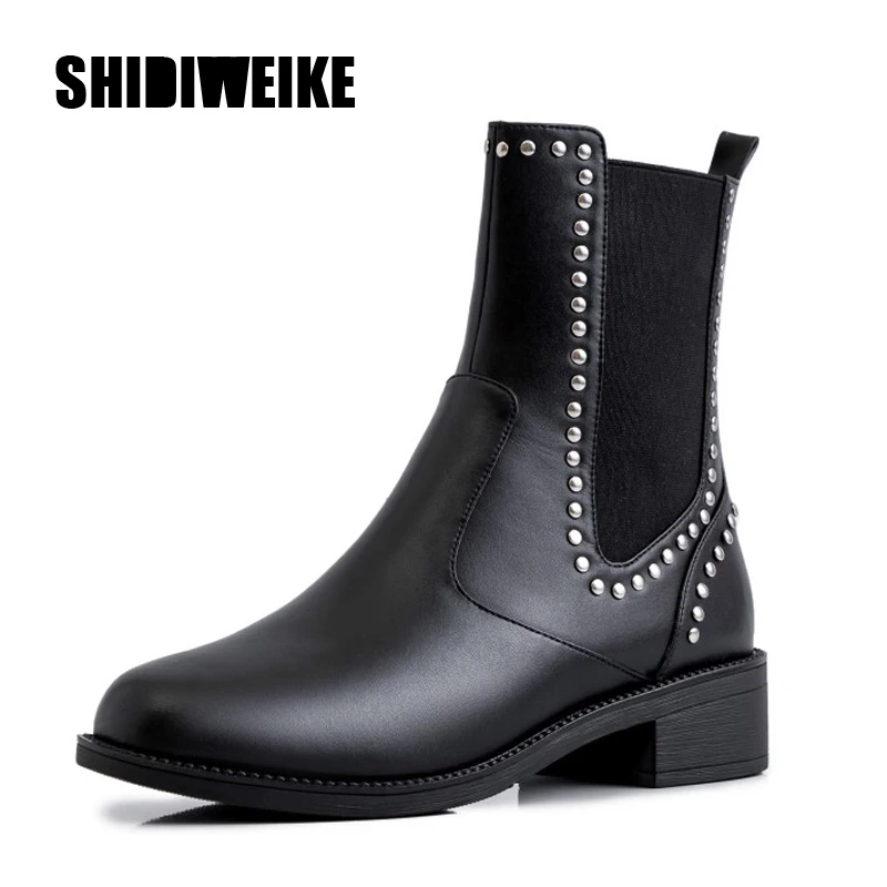 

2019 Winter Women Square heel Round Toe Black Leather Studded Ankle Boots for Women Platform Rivet Fur Winter Shoes J726
