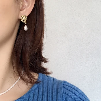 

GHIDBK 925 Sterling Silver Natural Freshwater Pearls Charm Stud Earrings Hammered Baroque Pearl Earring Dainty Elegant Ins Studs