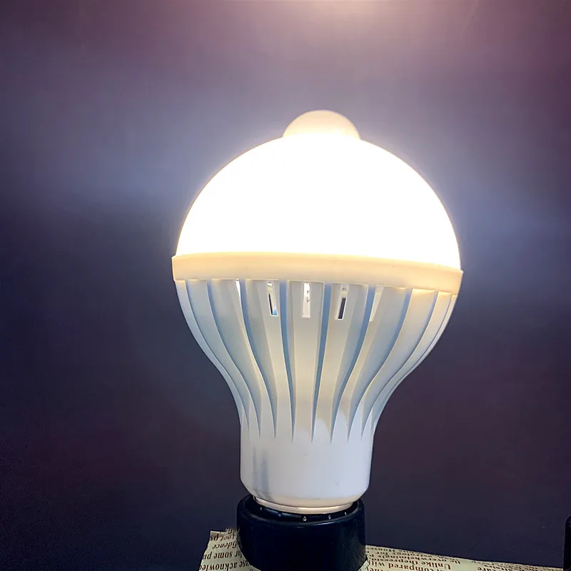 Lámpara con Sensor de movimiento PIR, bombilla LED con Sensor de movimiento  E27