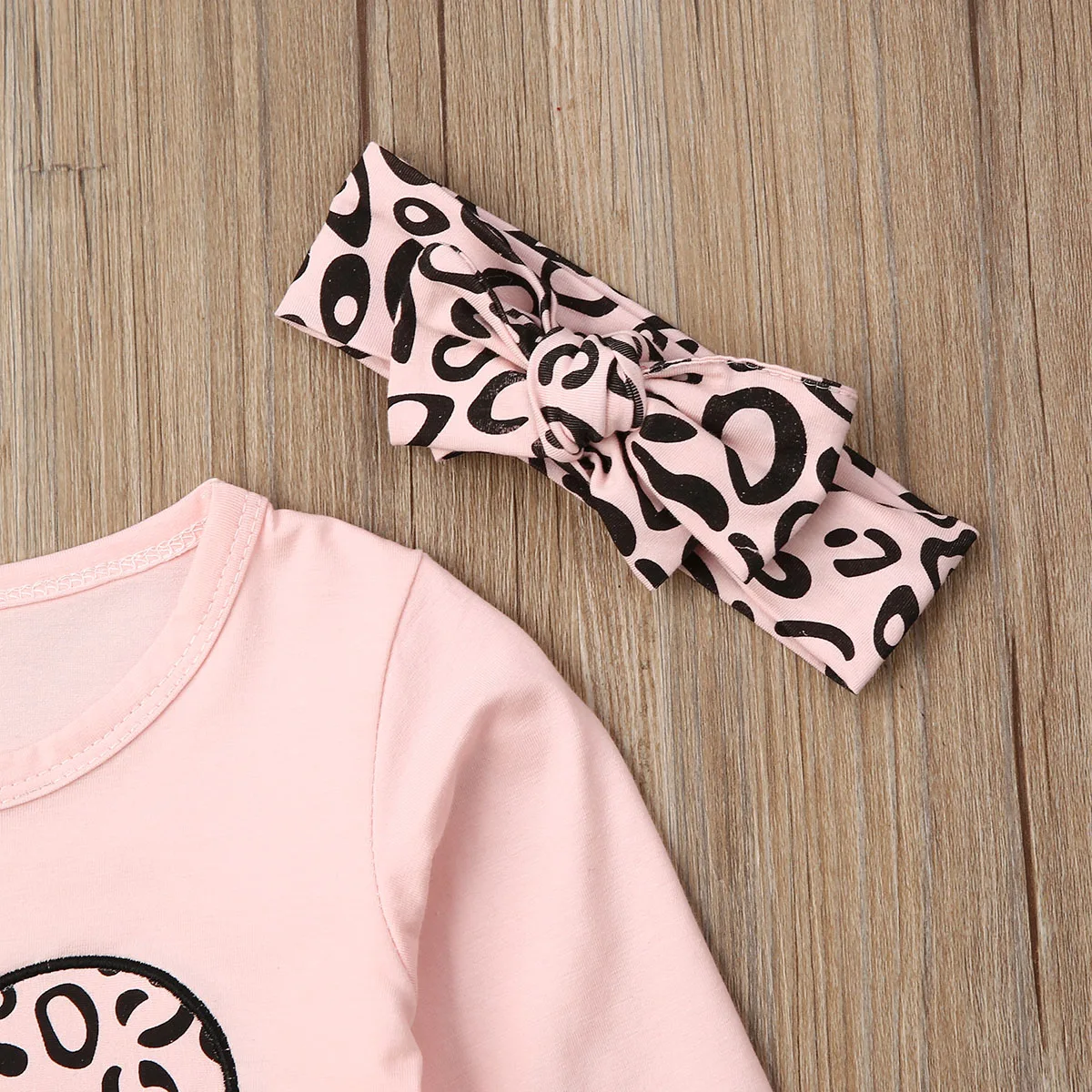 Изысканная одежда для девочек осенняя одежда для новорожденных девочек, футболка Топы+ леопардовые штаны+ повязка на голову, комплект из 3 предметов, спортивный костюм