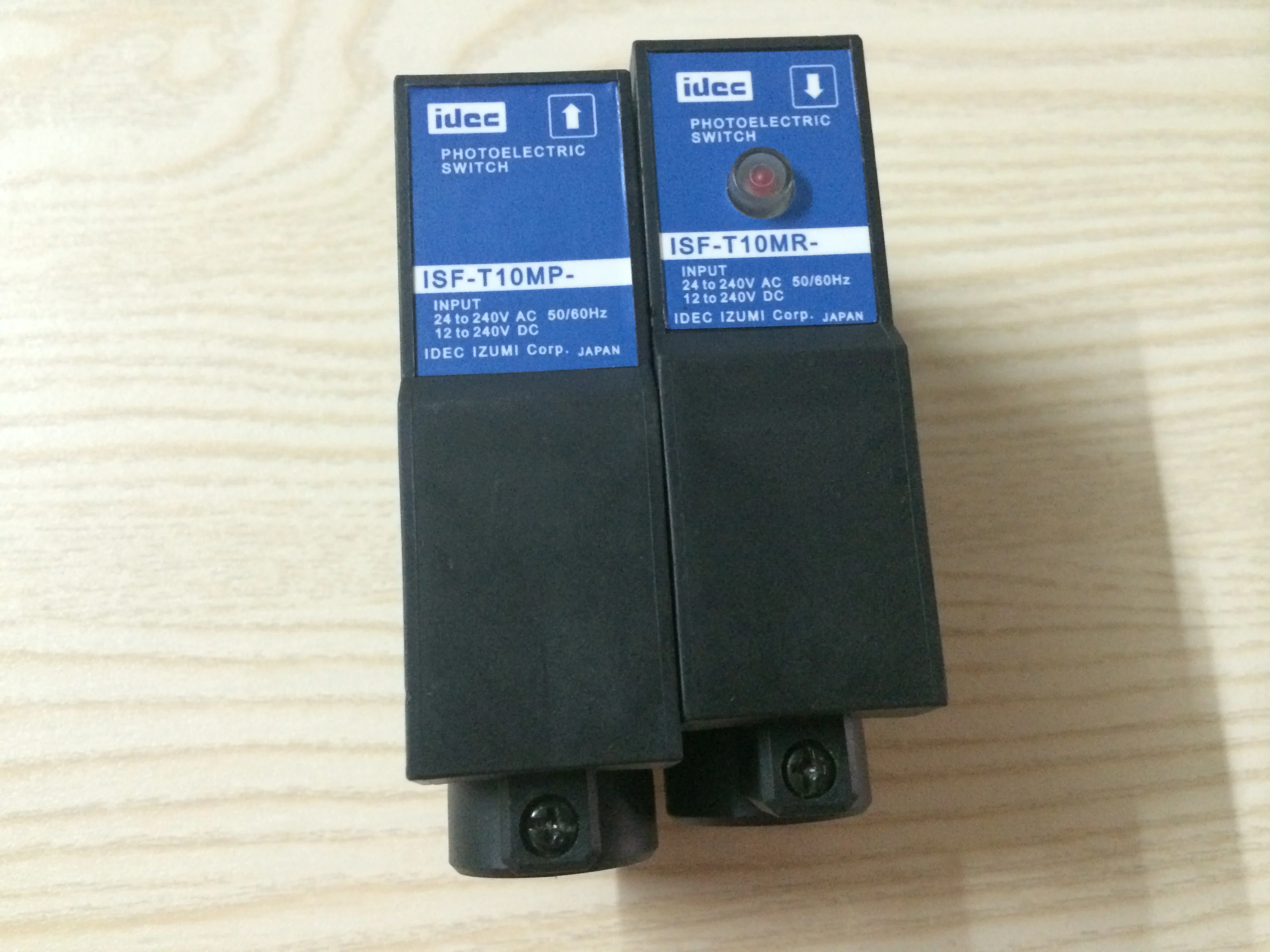 

IDEC ISF-T10MR and IDEC ISF-T10MP Switch 2 pairs