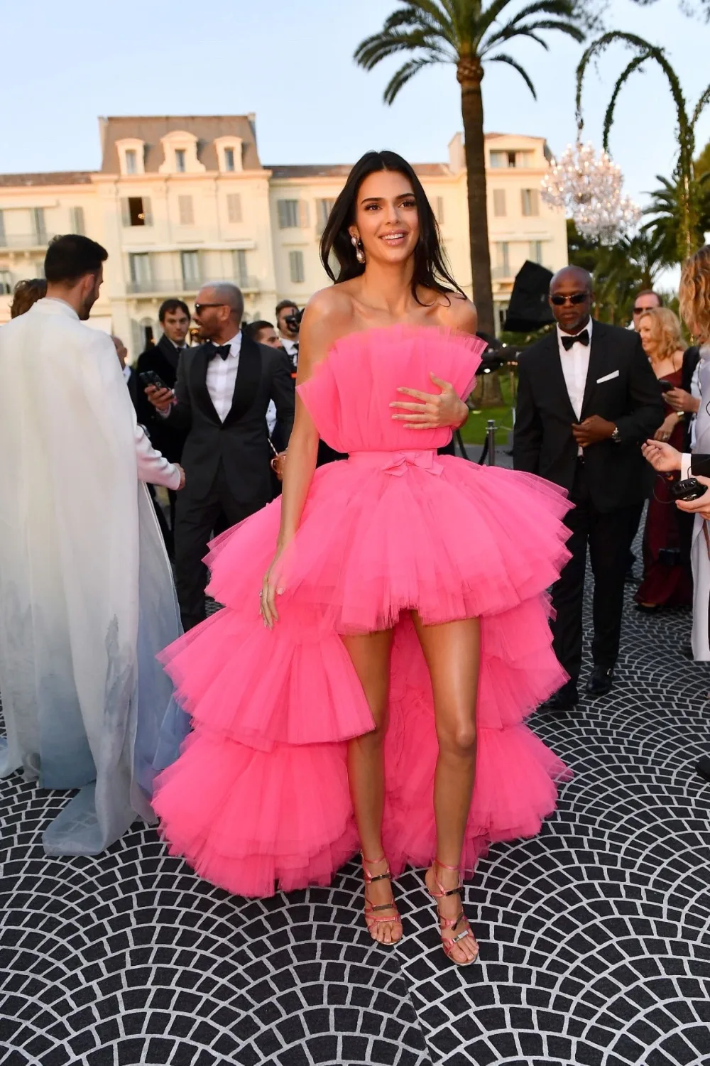 Kendall Jenner Fuchsia Prom Dresses High Low Strapless Tiered Pleat Tulle Evening Celebrity Gowns 2022 Formal Party Dresses New