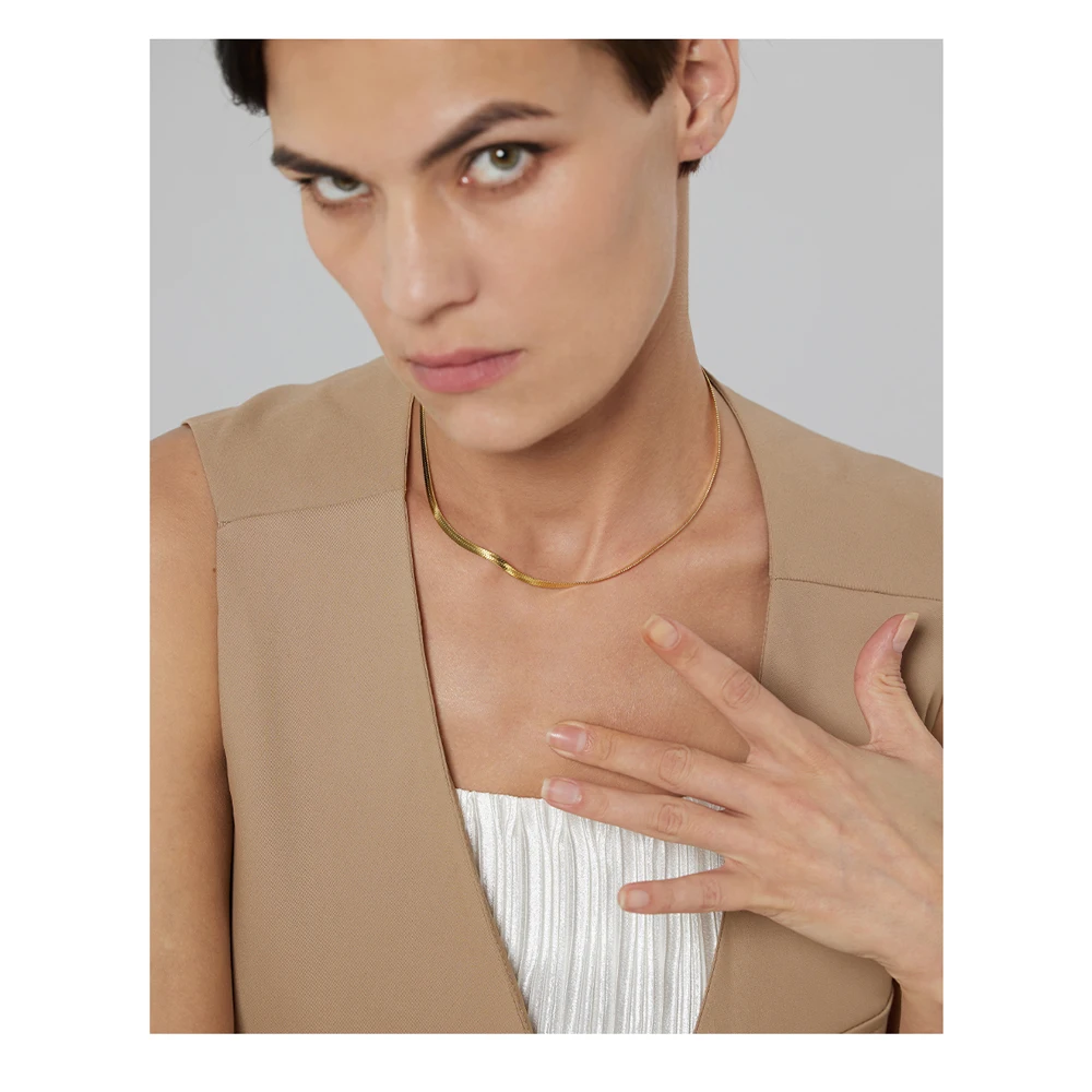 Geometric Snake Chain Necklace Trendy Stainless Steel Jewelry Golden Metal Texture - Image 3