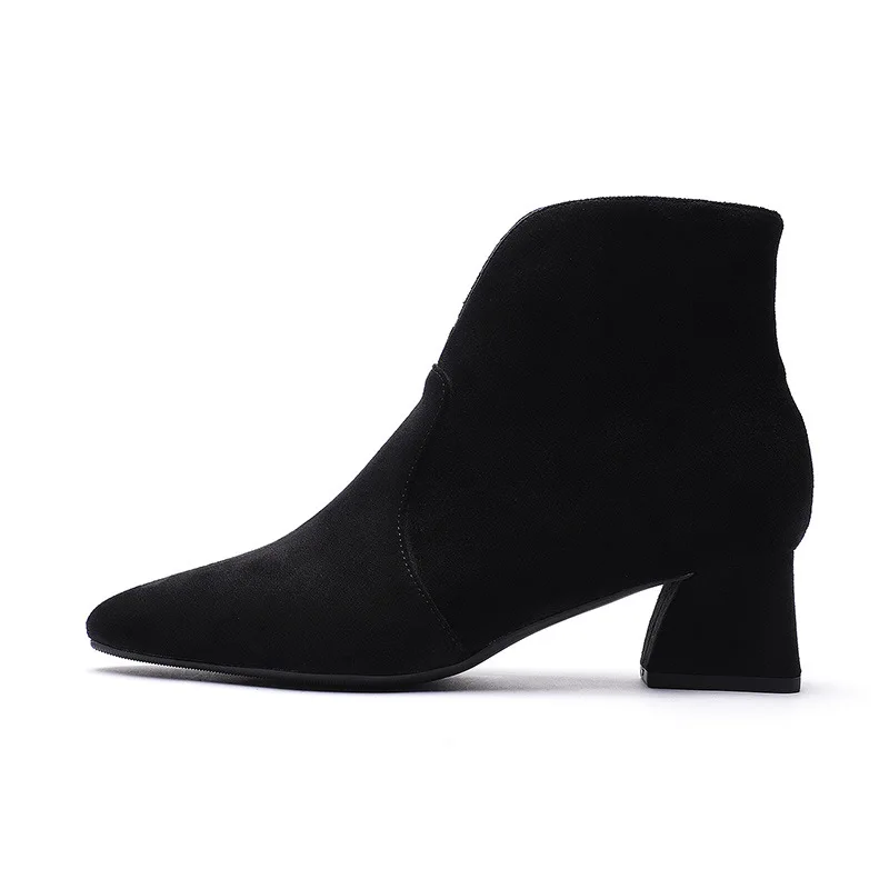 Женские ботинки; короткие ботильоны на резиновой подошве; однотонные черные ботинки из флока с волнистым узором на квадратном среднем каблуке с острым носком; зимние ботинки размера плюс - Цвет: black fabric lining2