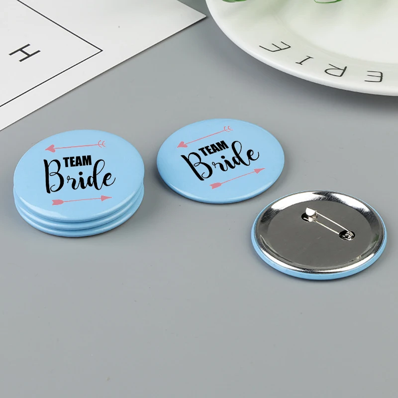50x Команда Невесты штыревые кнопки свадебные подружки невесты штыревые кнопки на заказ логотип Pinback Кнопка значок девичник шпильки 2,2" 58 мм диаметр