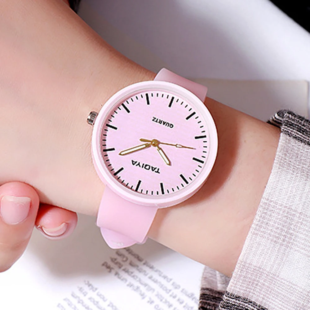 Простые кварцевые часы женские 2020 креативный светящийся силиконовый ремешок
