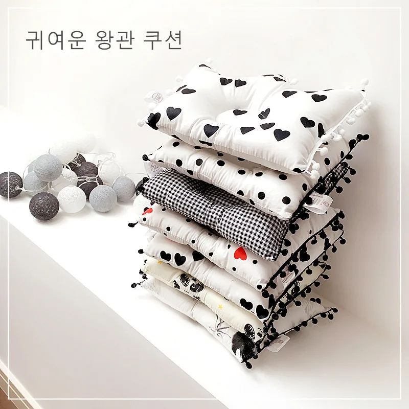 Nordic Ins Newborn Baby Pillow Shaping Crown Shape Black And White Classic 0-1 Year Cotton Anti-eccentric Head Correction Pillow (4)