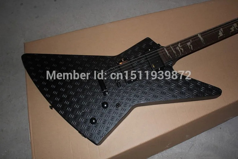 Новое поступление custom shop стандартная серия Черная электрогитара человек и волк инкрустация 3*3 алмазная пластина