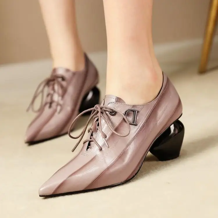 

The spring and autumn period and the pointed thick with small with lace-up shoes whom deep mouth single suede shoes