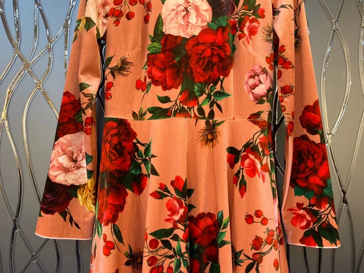 The new autumn and winter women's round neck was thin eye-catching print dress 1011