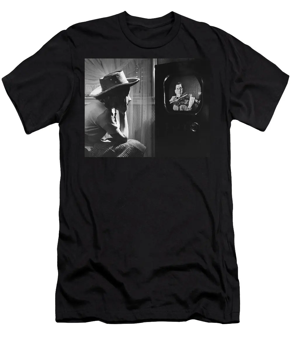 Girl Watching Tv Men'S T-Shirt