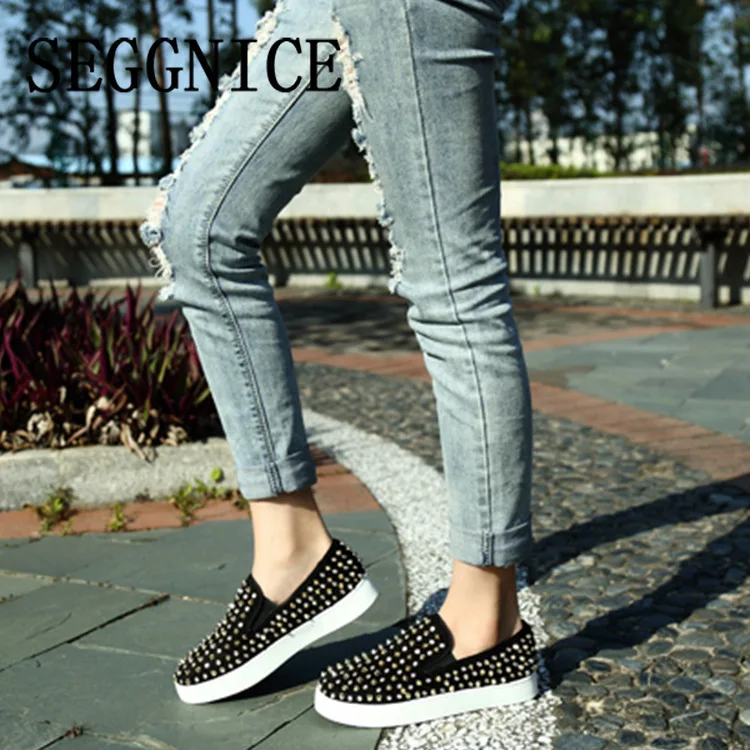 

2019 Women Rivet Flat Shoes Luxury Designer Platform Loafers Crystal Fashion Summer Autumn Black Female Shoes Sapato Feminino