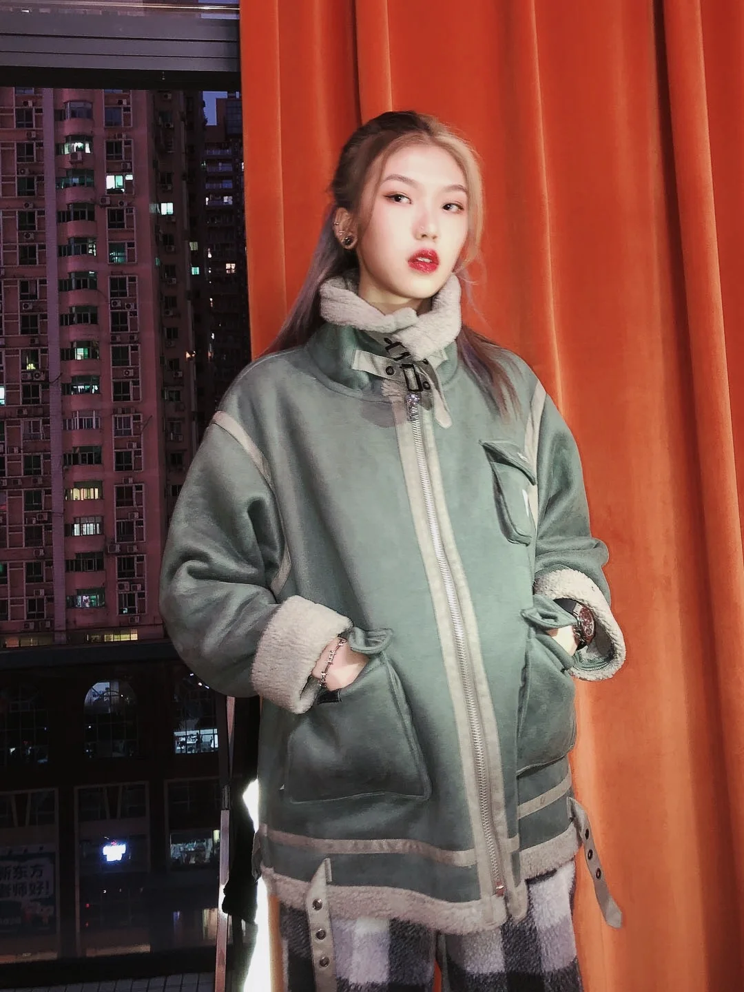 Теплая женская зимняя мотоциклетная бархатная куртка Женская Короткая Меховая Толстая Корейская версия плюс бархатная куртка куртка-бомбер