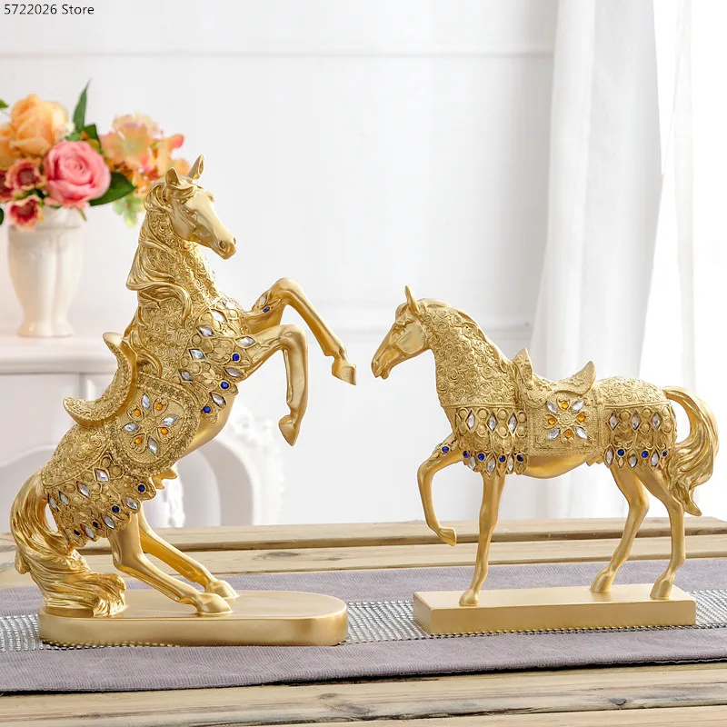 

Creative resin animal auspicious horse statue crafts modern home decoration accessories / office desktop golden horse decoration
