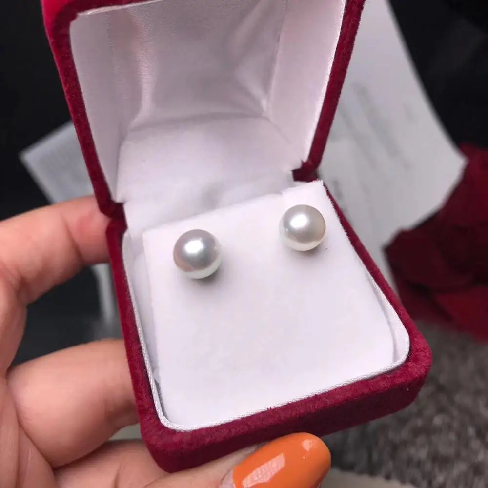 

pair of 9-10mm south sea white pearl earring 18k