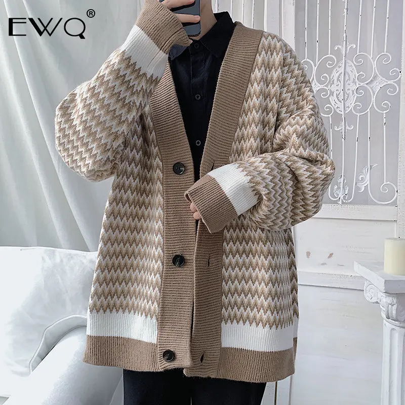 

EWQ / fashion new men's clothing Stripe kintting Cardigan Loose casual Long Sleeve clothes for Men And Women Tide big size 9Y230
