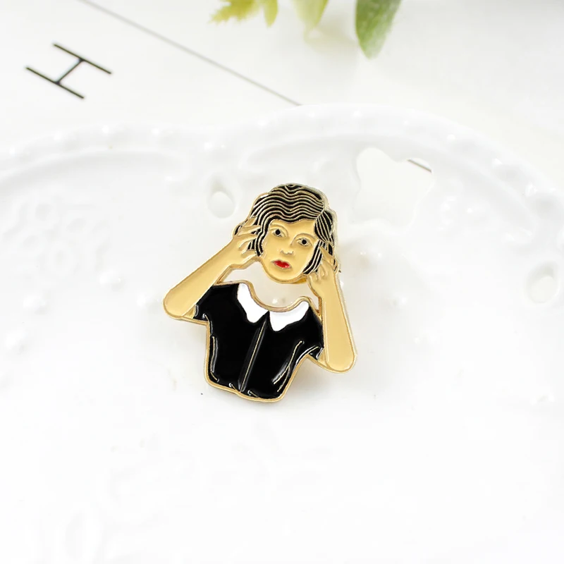 NEW Woman Pin Body Head Separated Brooch Woman Feminism Enamel Pins Halloween Lapel Pins Metal Hat badge Jewelry Brosche Bijoux