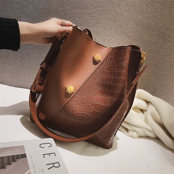 

Autumn and Winter Retro Bucket Bag Female New Trend European Wild Messenger Bag Patchwork Large Capacity Simple Shoulder Bag