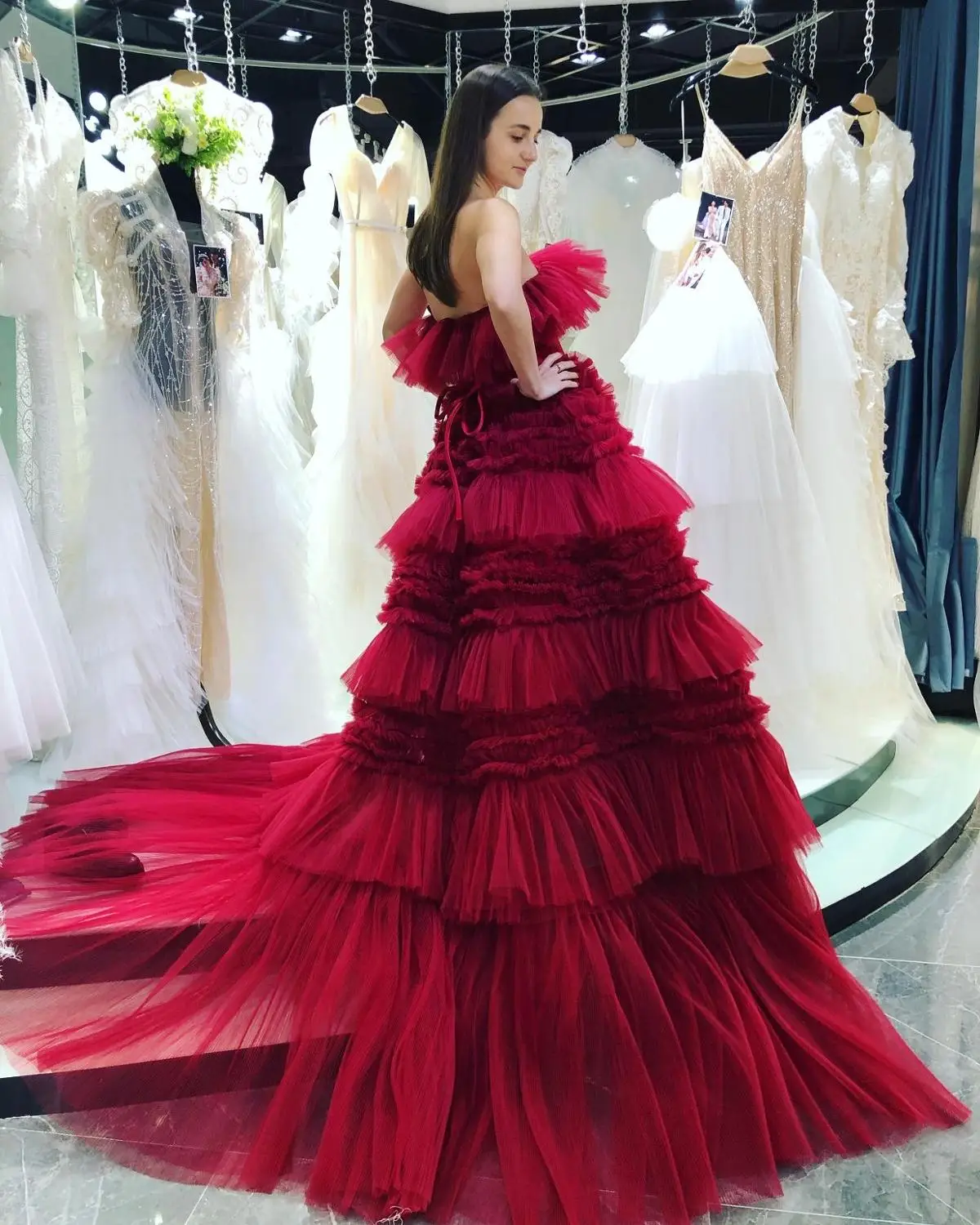 Роскошное вечернее платье с фатиновой юбкой в стиле Zuhair Murad от известного