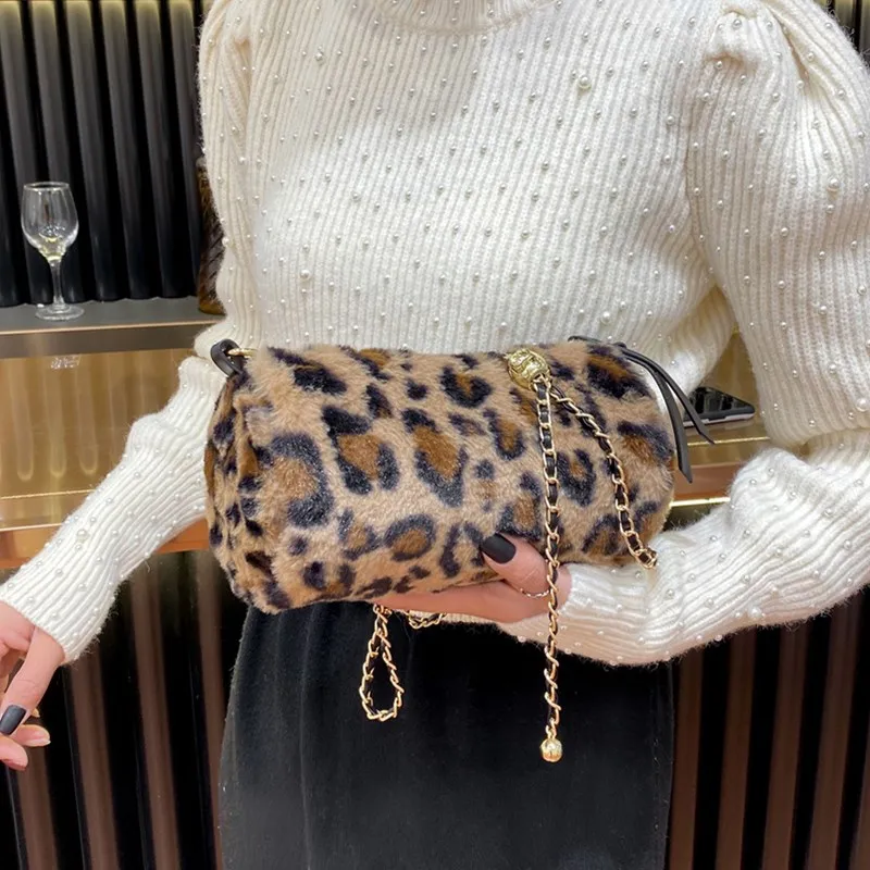 

New Winter Round Bucket Shape Crossbody Bags for Women 2020 Quilted Chain Clutch Pillow Bag Lady Warm Leopard Plush Shoulder Bag