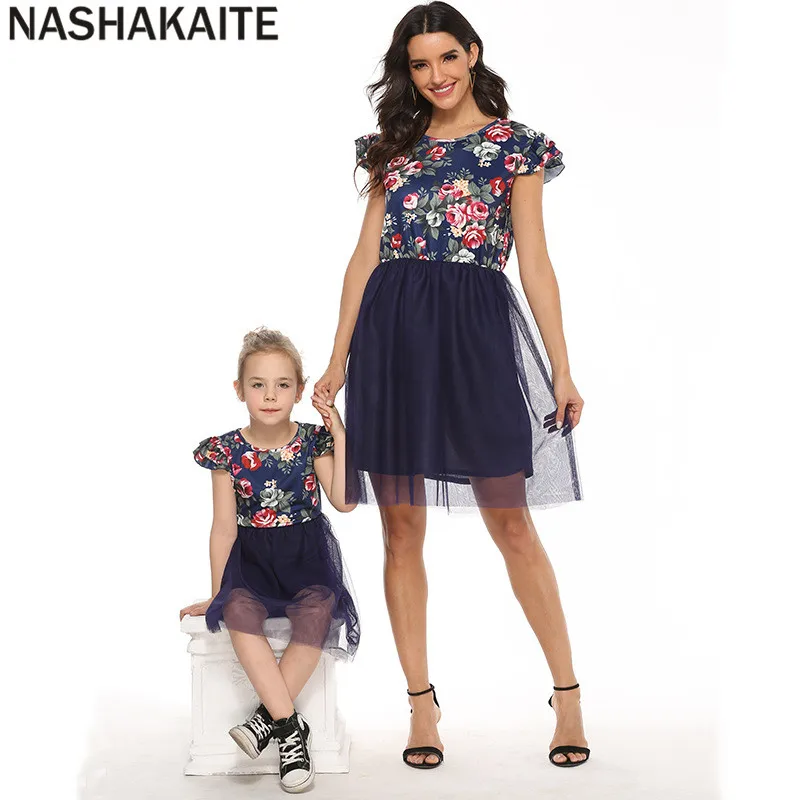 NASHAKAITE мать и дочь платья Мать и дочь, с цветочным принтом для девочек студенческое консервативное платье с вышивкой с принтом из сетчатого материала с короткими рукавами платья для мама дочь Семья взгляд