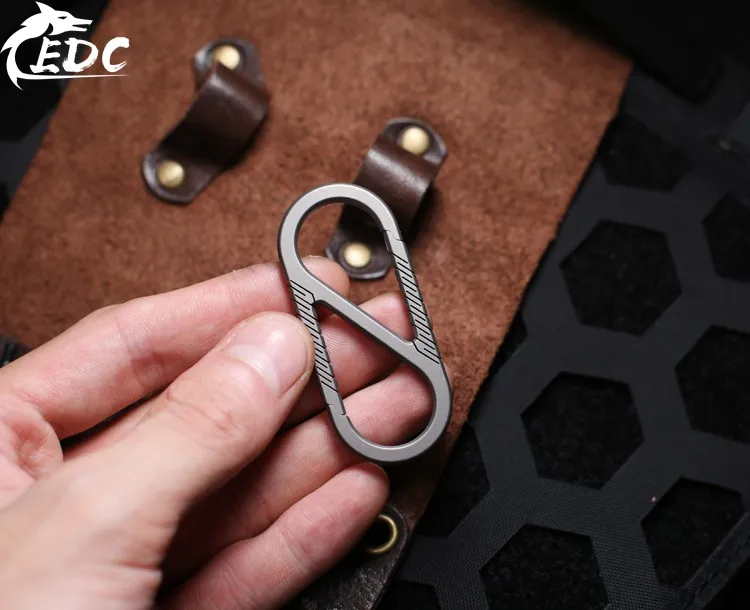 A A174 EDC брелок из титанового сплава для ключей висящий один из титановых сплавов карабин Многоцелевой 8 слово Весна D пряжка - Цвет: A