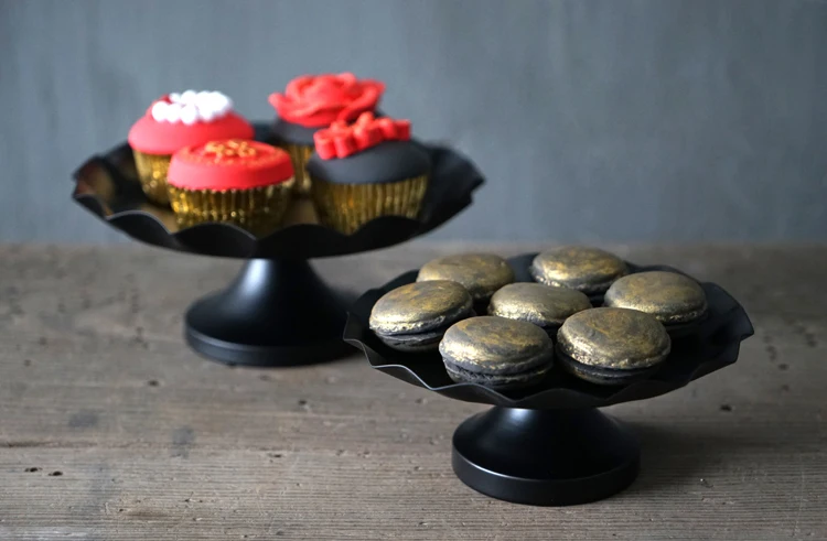 JAROWN Wedding Props Matte Black Cake Stand European Style Retro Gold Silver Fruit Plate Home Decoration Snack Stand Wave Edge Tray (7)