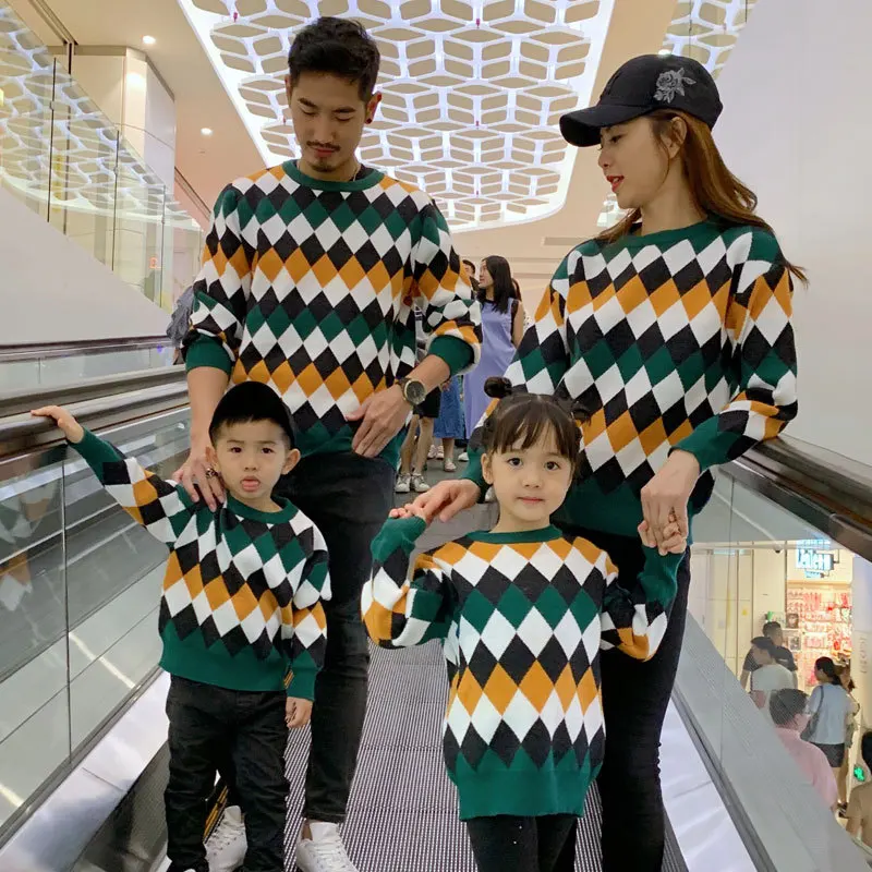 Mother Daughter Dress Plaid Family Matching Clothes Father Son Outfits New Year Clothes for Family Woman Man Christmas Sweaters