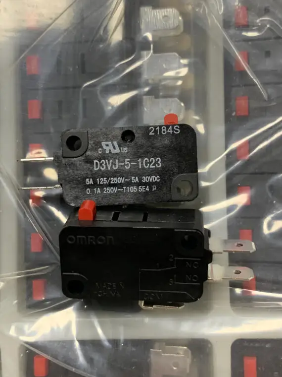 Оригинальный новый 100% телефон микро-переключатель 5A 125/250V 30VDC 0.1A 250V T105 5E4 |
