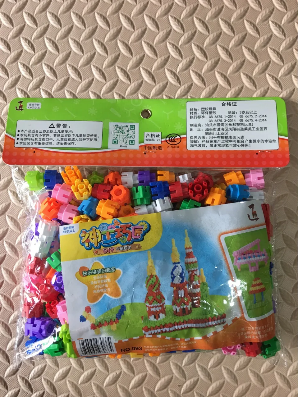 

Kindergarten Creative Hexagonal Building Blocks High Quality Plastic DIY Fight Inserted Color Building Blocks Hot Selling 500