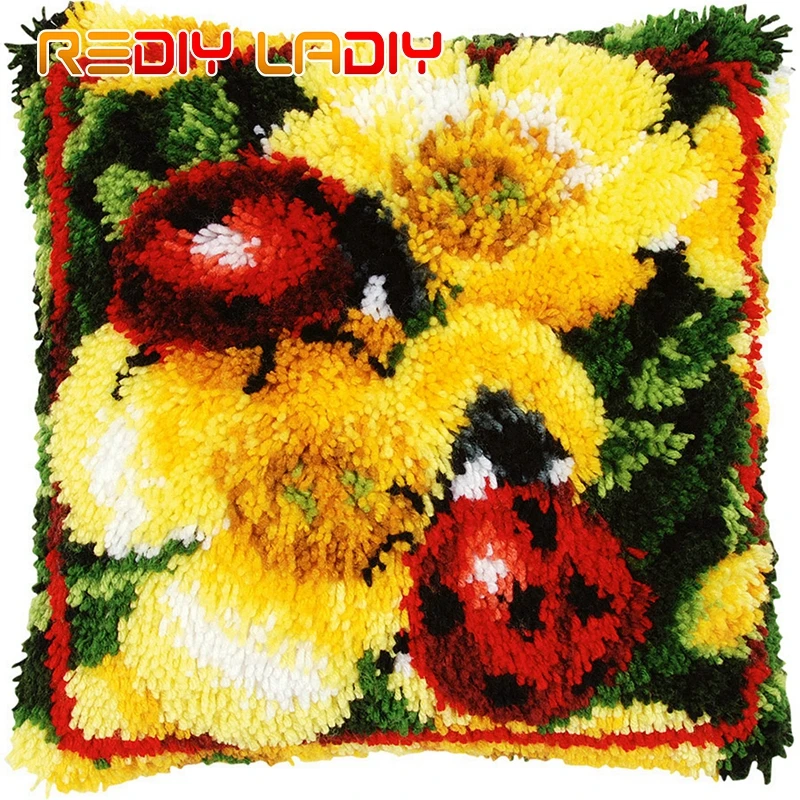 Крюк с защелкой из розового и Божья коровка для подушек предварительно