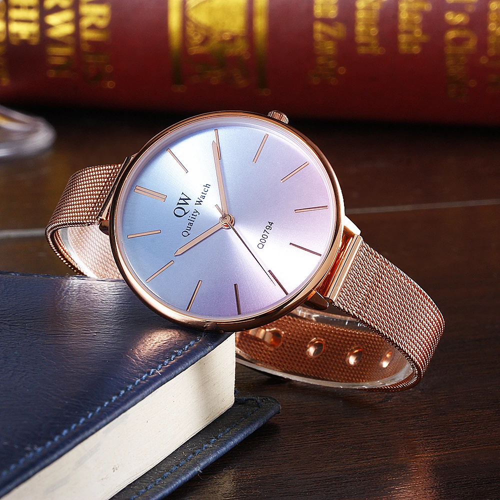 QW спортивные дешевые брендовые женские кварцевые часы из сплава с логотипом на заказ женские минималистичные красочные часы